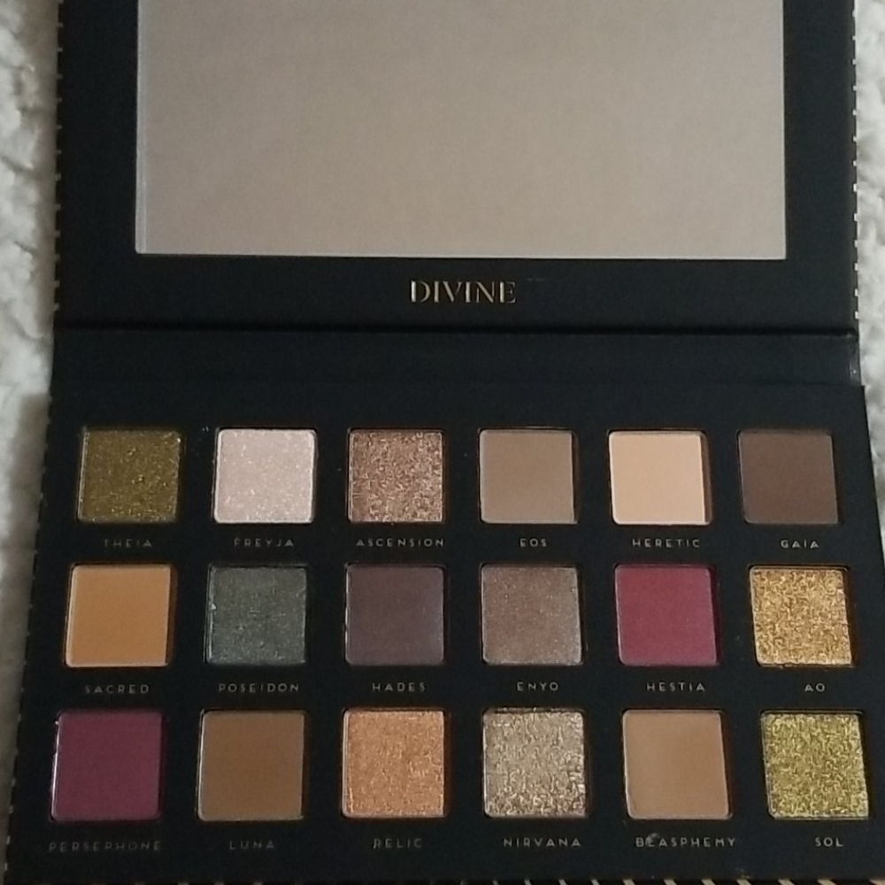 Eyeshadow palette